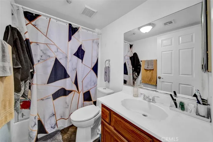 452 Chatsworth Dr., San Fernando, California 91340