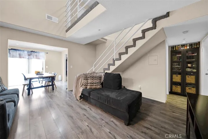 452 Chatsworth Dr., San Fernando, California 91340