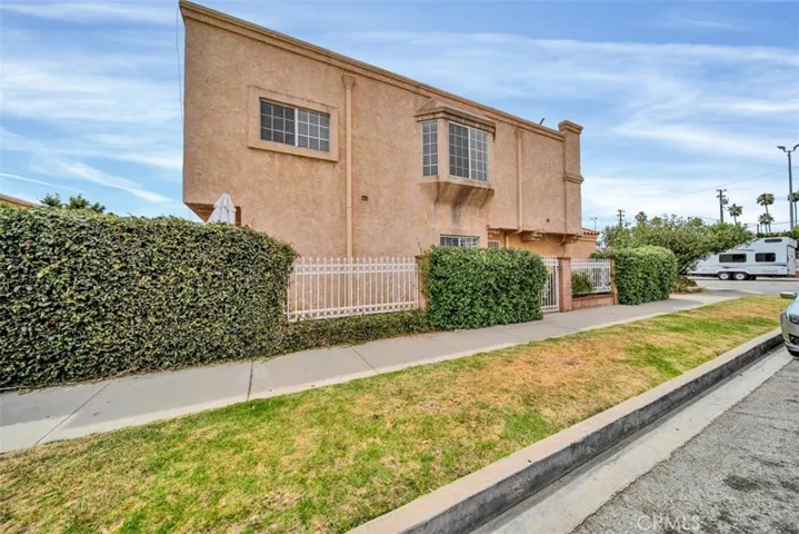 452 Chatsworth Dr., San Fernando, California 91340