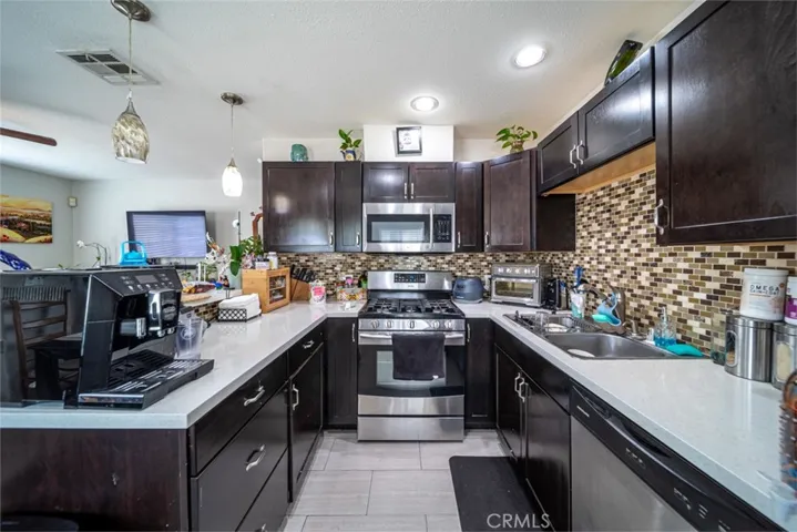 452 Chatsworth Dr., San Fernando, California 91340