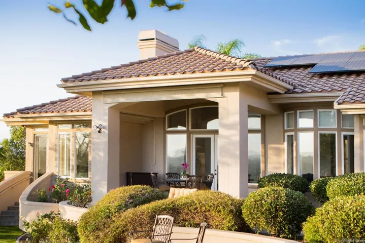 2433 Cross Creek Lane, Escondido, California 92025