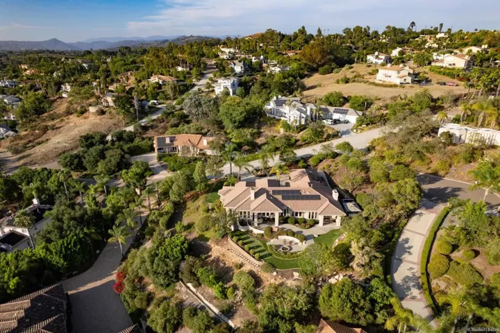 2433 Cross Creek Lane, Escondido, California 92025