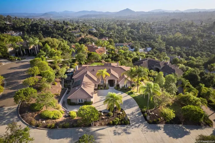 2433 Cross Creek Lane, Escondido, California 92025