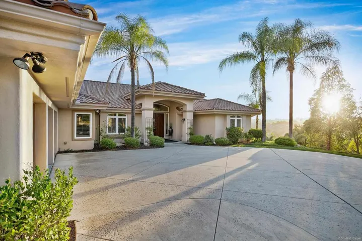 2433 Cross Creek Lane, Escondido, California 92025