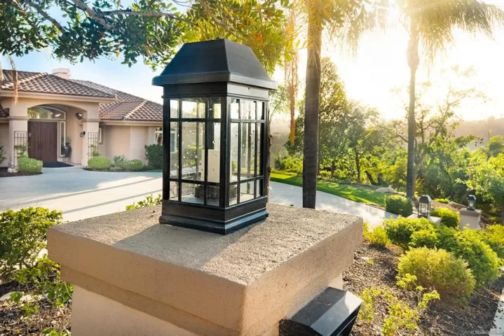 2433 Cross Creek Lane, Escondido, California 92025