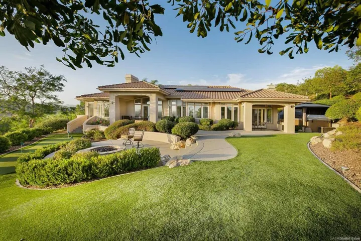 2433 Cross Creek Lane, Escondido, California 92025