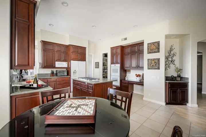 2433 Cross Creek Lane, Escondido, California 92025