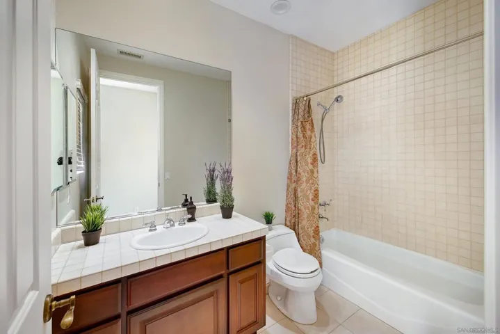 2433 Cross Creek Lane, Escondido, California 92025