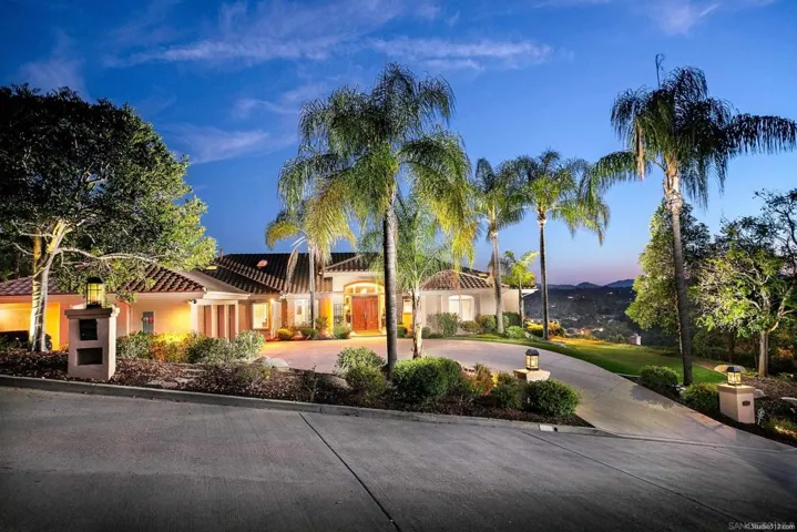 2433 Cross Creek Lane, Escondido, California 92025