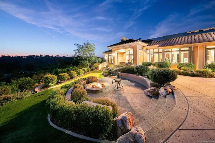 2433 Cross Creek Lane, Escondido, California 92025