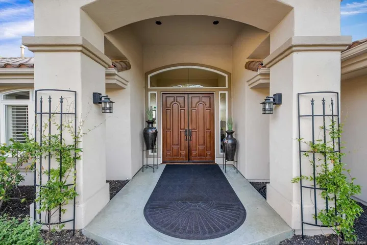 2433 Cross Creek Lane, Escondido, California 92025