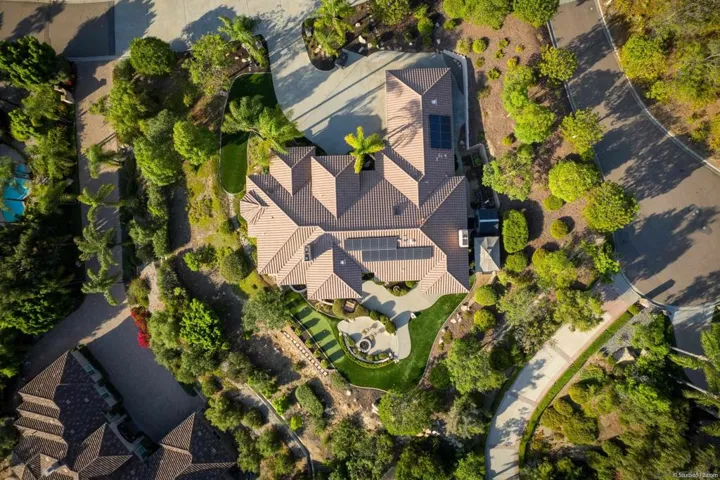 2433 Cross Creek Lane, Escondido, California 92025