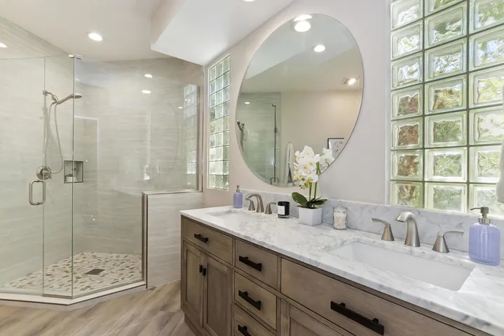 050_Bathroom
