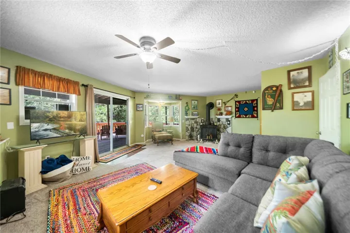 558 W Victoria Court, Lake Arrowhead, California 92352