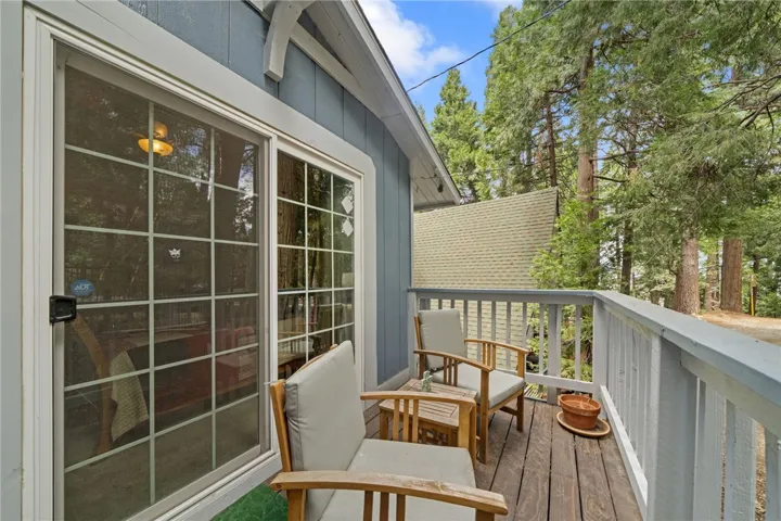 558 W Victoria Court, Lake Arrowhead, California 92352
