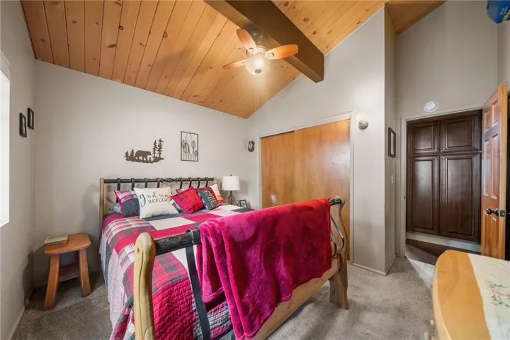 558 W Victoria Court, Lake Arrowhead, California 92352