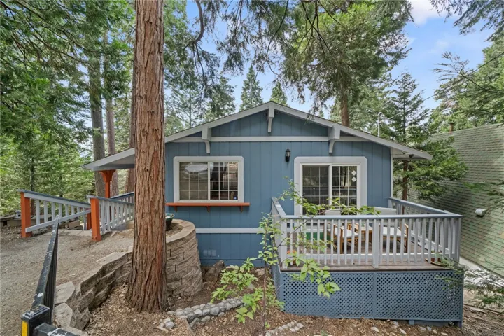 558 W Victoria Court, Lake Arrowhead, California 92352