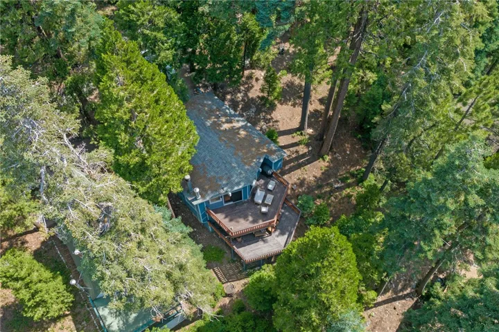 558 W Victoria Court, Lake Arrowhead, California 92352