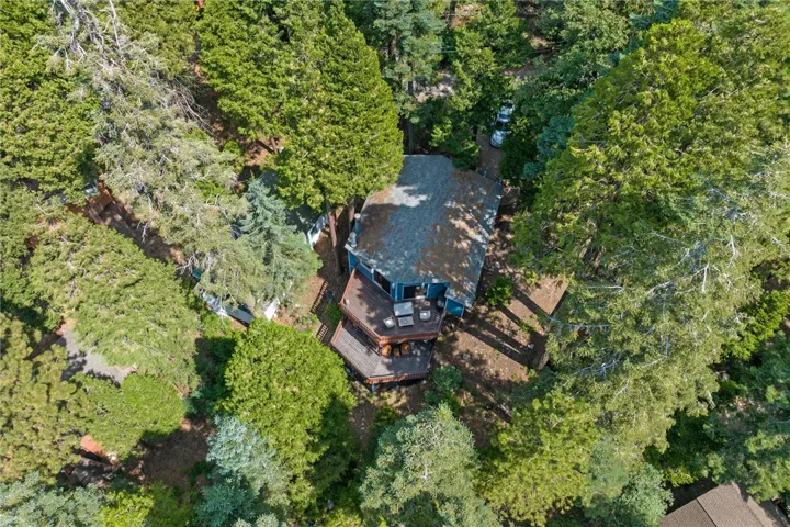 558 W Victoria Court, Lake Arrowhead, California 92352
