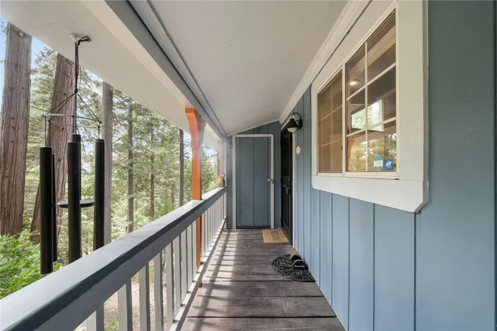 558 W Victoria Court, Lake Arrowhead, California 92352
