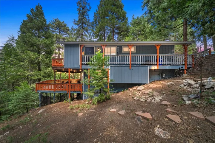 558 W Victoria Court, Lake Arrowhead, California 92352