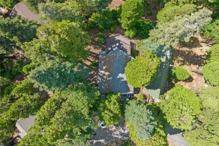 558 W Victoria Court, Lake Arrowhead, California 92352