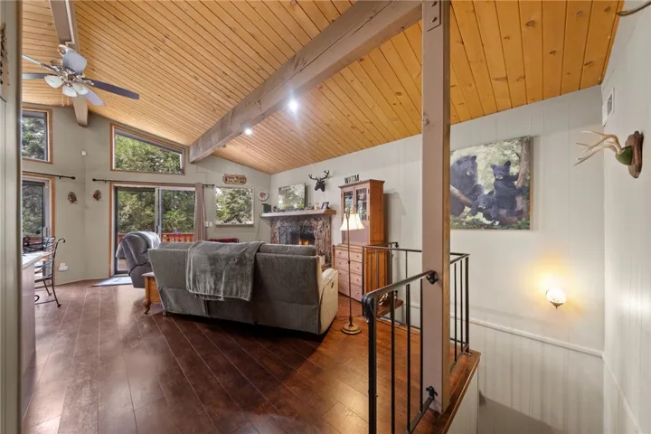 558 W Victoria Court, Lake Arrowhead, California 92352