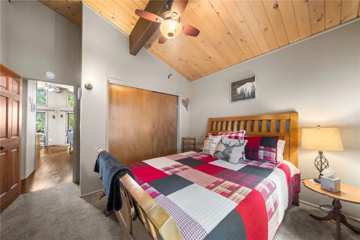 558 W Victoria Court, Lake Arrowhead, California 92352