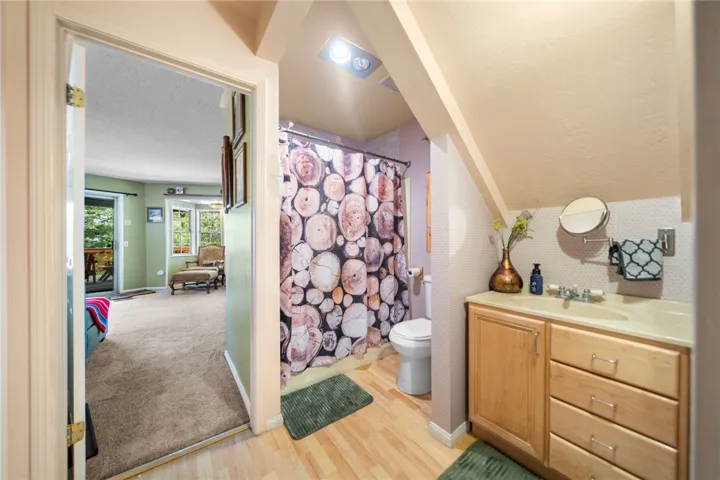 558 W Victoria Court, Lake Arrowhead, California 92352