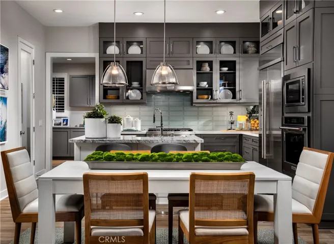 Dining room to kitchen