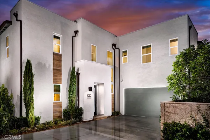 Front Elevation: Bruce CA Modern