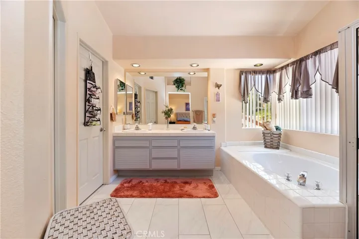 2154 Valor Circle, Corona, California 92882