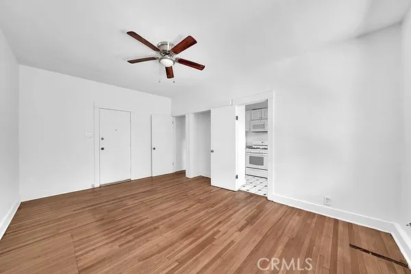 Living Room with Direct Access to Kitchen