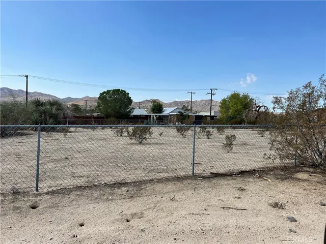 7230 Apache Trail, Yucca Valley, California 92284