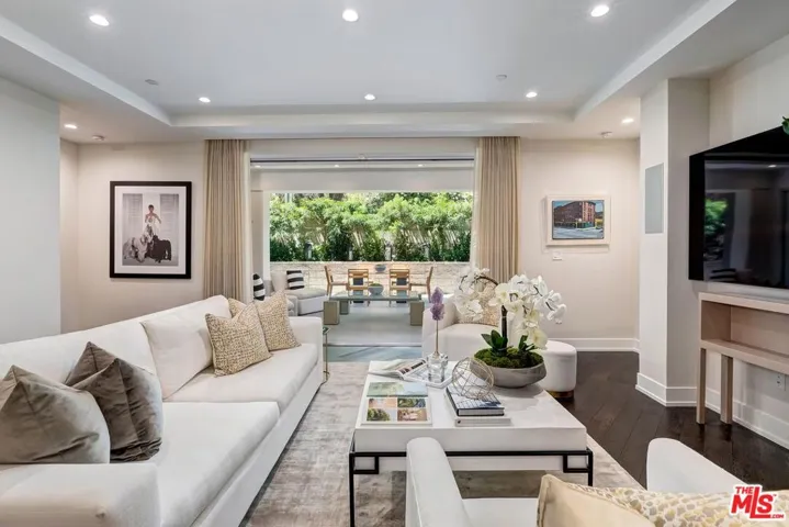 460 N Palm Drive 103, Beverly Hills, California 90210
