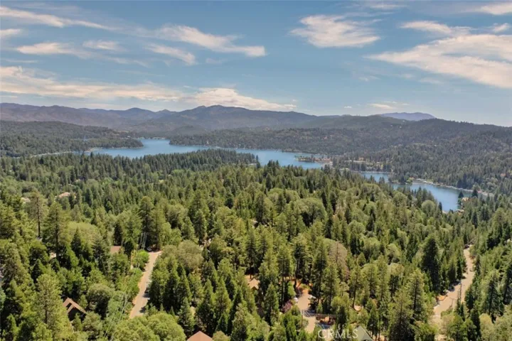 620 Pioneer Road, Lake Arrowhead, California 92352