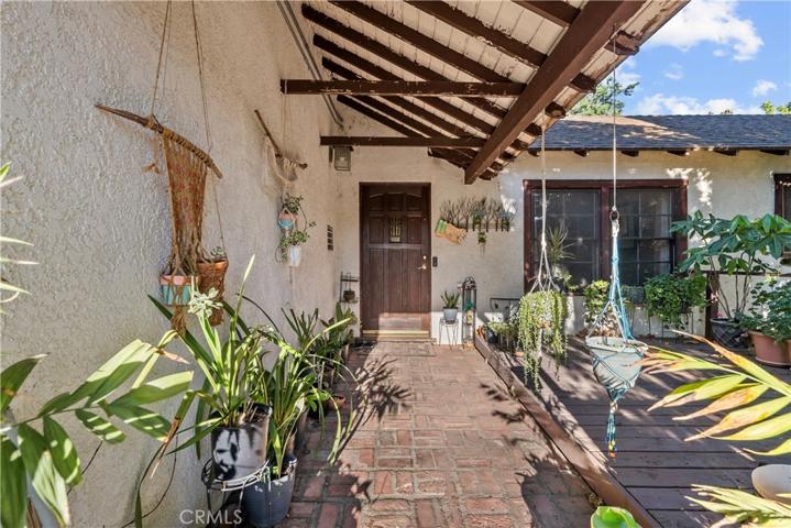 9612 Burnet Avenue, North Hills, California 91343