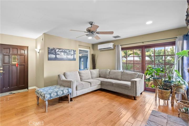 9612 Burnet Avenue, North Hills, California 91343