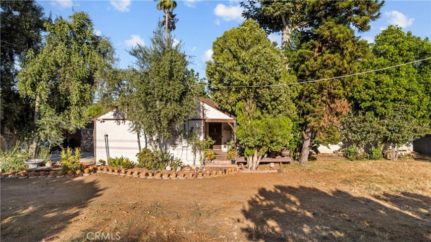 9612 Burnet Avenue, North Hills, California 91343