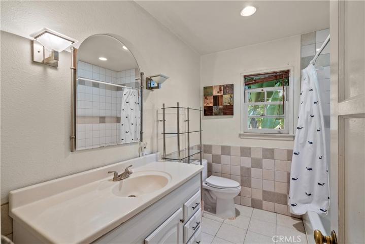 9612 Burnet Avenue, North Hills, California 91343