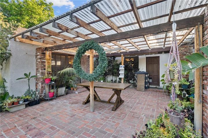 9612 Burnet Avenue, North Hills, California 91343