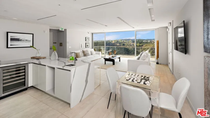 2391 Roscomare Unit 101, Los Angeles, California 90077