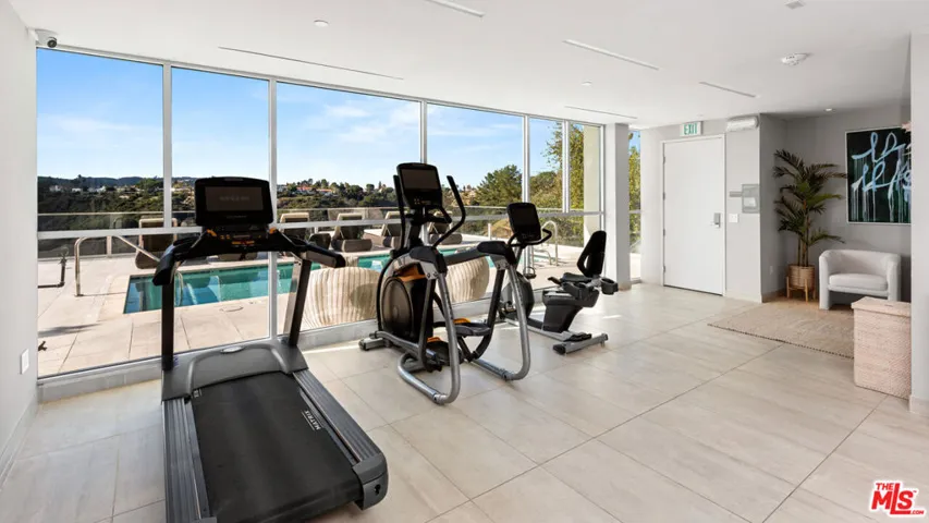 2391 Roscomare Unit 101, Los Angeles, California 90077