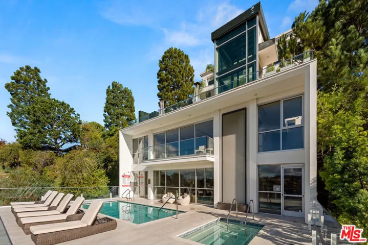 2391 Roscomare Unit 101, Los Angeles, California 90077