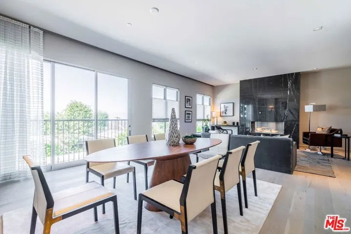 2391 Roscomare Unit 101, Los Angeles, California 90077