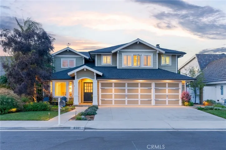 Welcome to your dream pool home in Huntington Beach!
