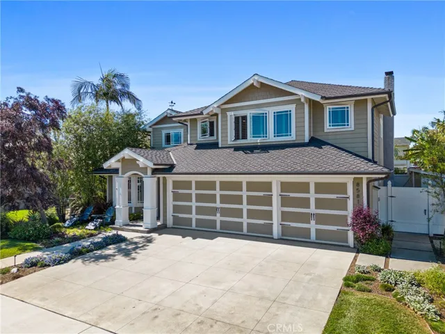 Nicely manicured yard, along with vinyl fences.