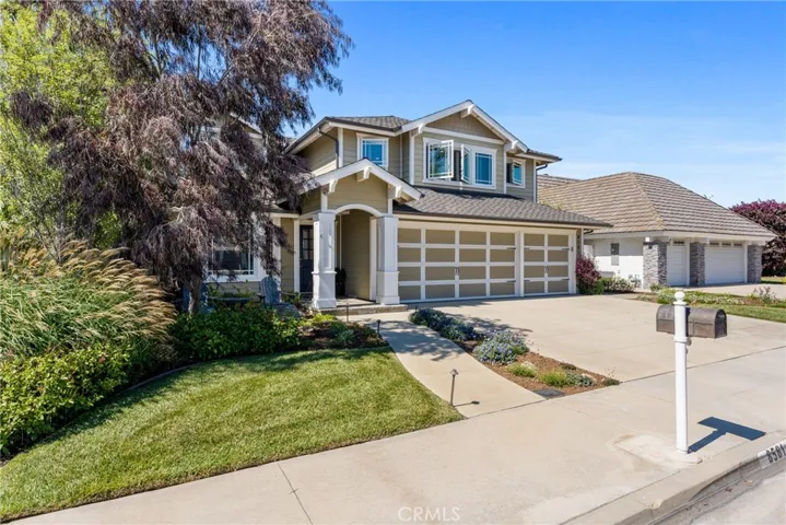 The house sits on an interior tract location on a cul-de-sac street.