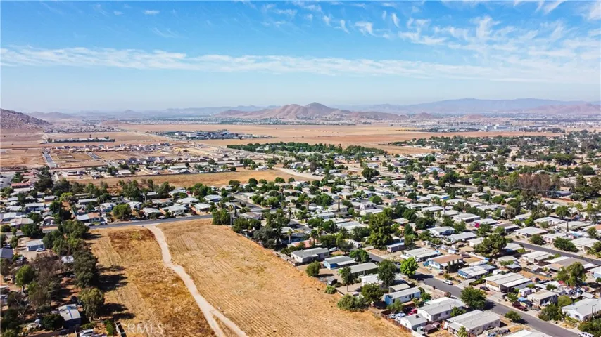 25138 Avenida Valencia, Homeland, California 92548