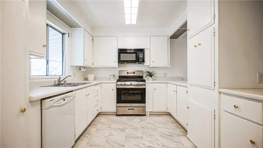 25138 Avenida Valencia, Homeland, California 92548